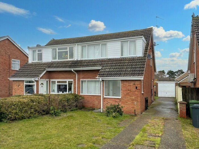 3 Bedroom Semi-Detached House To Rent In Hawthorn Way, Thetford, IP24