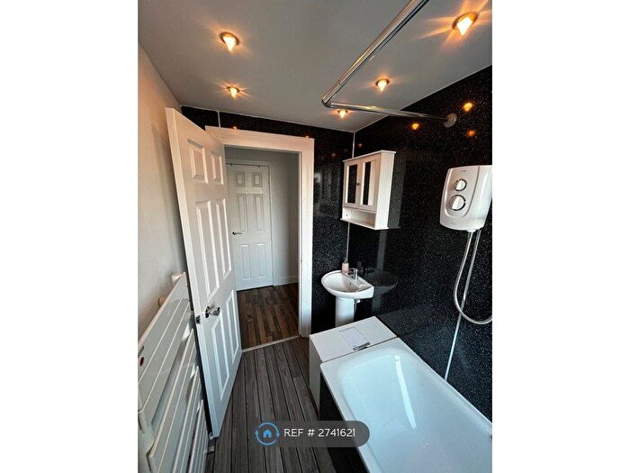 2 Bedroom Flat To Rent In Keats Place, Dundee, DD3