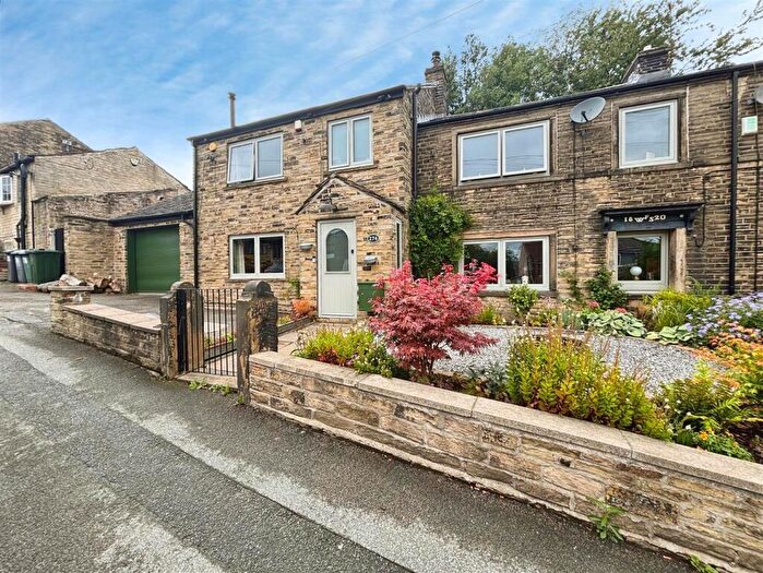 3 Bedroom Semi-Detached House For Sale In Hollingwood Lane, Bradford, BD7