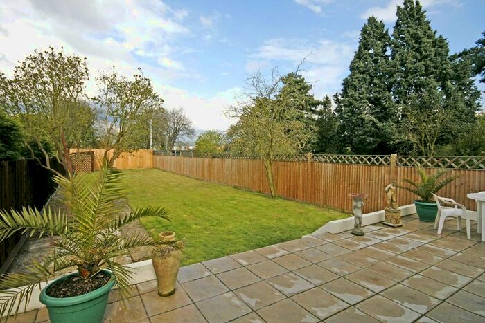 3 Bedroom Property To Rent In Dorset Road, London, SW19