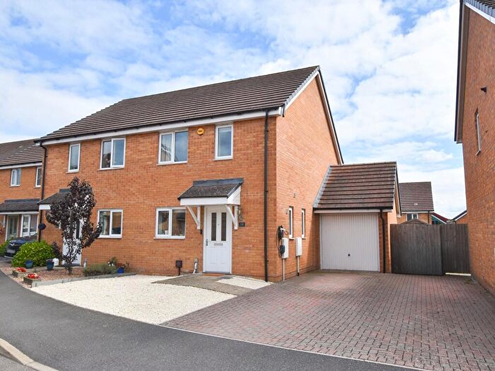 3 Bedroom Semi-Detached House For Sale In Blake Close, Towcester, NN12