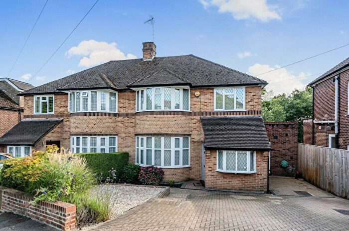 3 Bedroom Semi-Detached House To Rent In Michleham Down, Woodside Park, N12