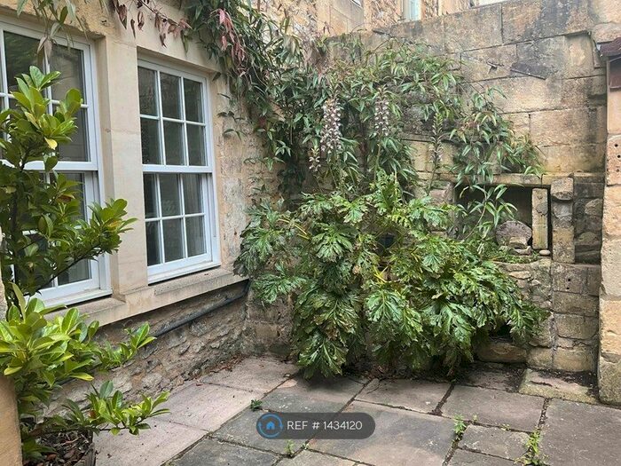2 Bedroom Flat To Rent In Basement, Bath, BA1