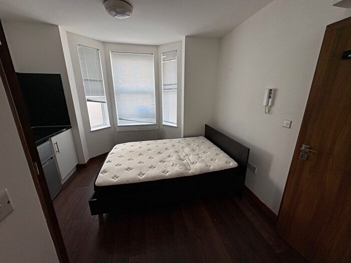 Studio To Rent In Chalvey Road East, Slough, SL1