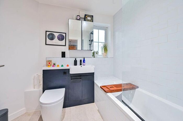 2 Bedroom Flat For Sale In Kelly Avenue, Peckham, London, SE15
