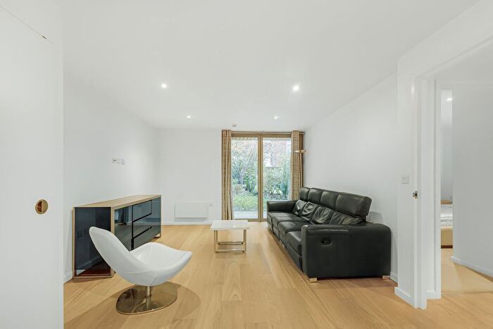 1 Bedroom Flat For Sale In Hornsey Road, London, N7