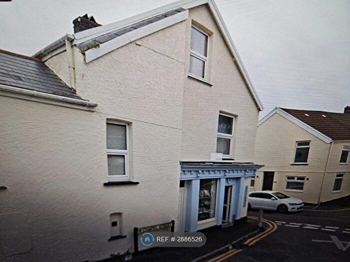 2 Bedroom Flat To Rent In Mumbles, Swansea, SA3