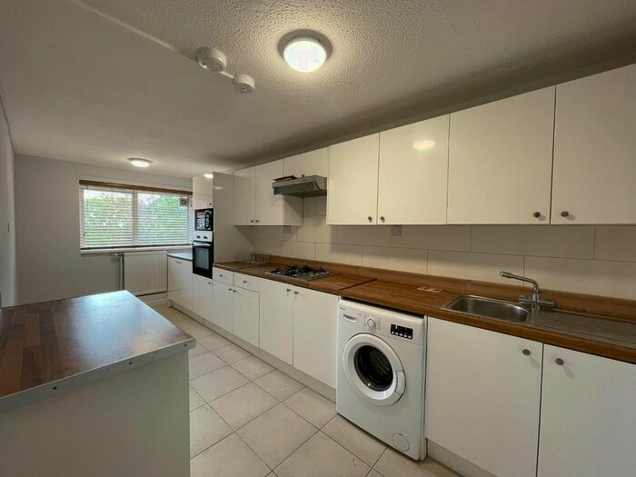 4 Bedroom Flat To Rent In Copley Close, Hanwell, London, W7