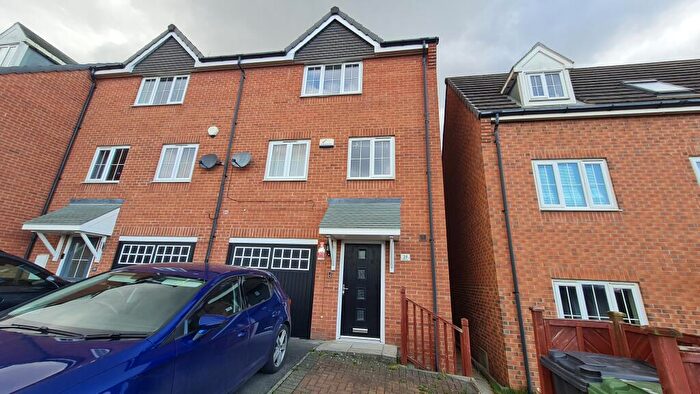 4 Bedroom Town House To Rent In Walker View, Leeds, LS10