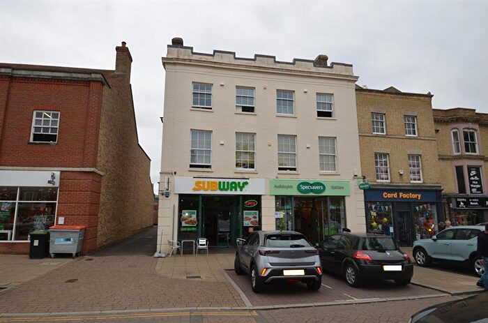 2 Bedroom Apartment To Rent In - Market Square, Biggleswade, Bedfordshire, SG18