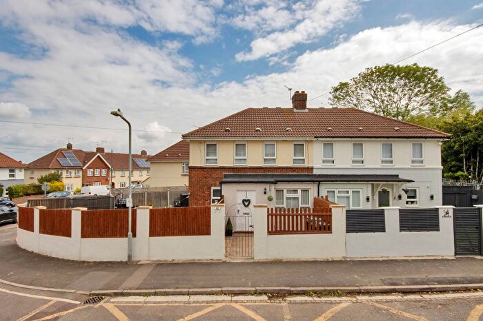 4 Bedroom Semi-Detached House For Sale In Jubilee Crescent, Gravesend, DA12
