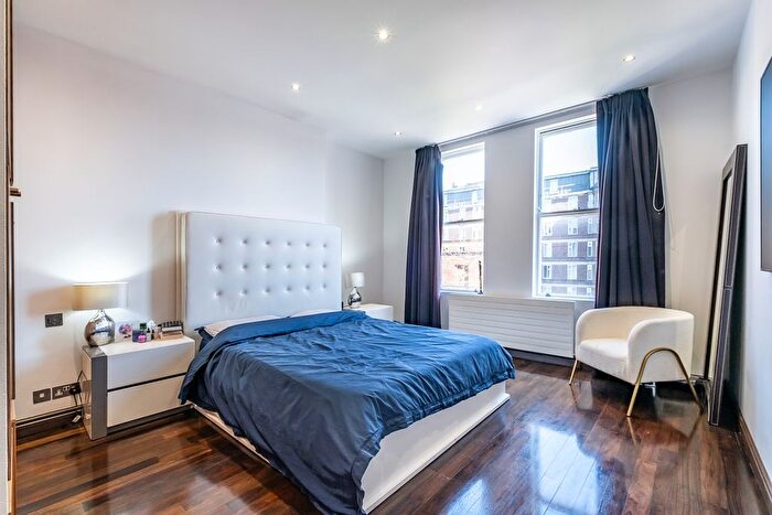 3 Bedroom Flat To Rent In Marloes Road, London, W8