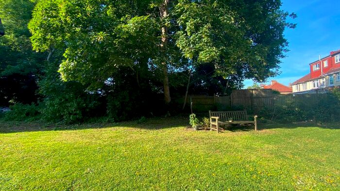 2 Bedroom Flat To Rent In Sherwood Hall, East End Road, London, N2