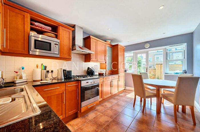 4 Bedroom Terraced House For Sale In Sullivan Road, London, SE11 - Photo 4