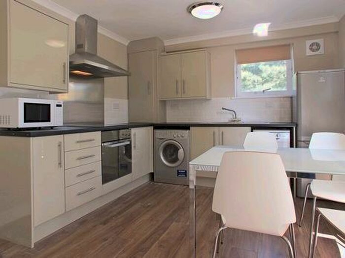 3 Bedroom Apartment To Rent In Hellings Street, Wapping, E1W