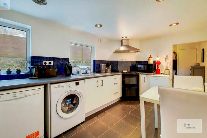 1 Bedroom Flat To Rent In Davenant Road, N19