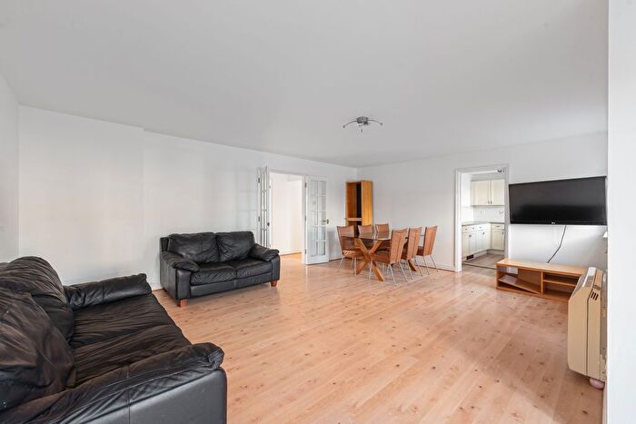 2 Bedroom Flat For Sale In Glaisher Street, London, SE8