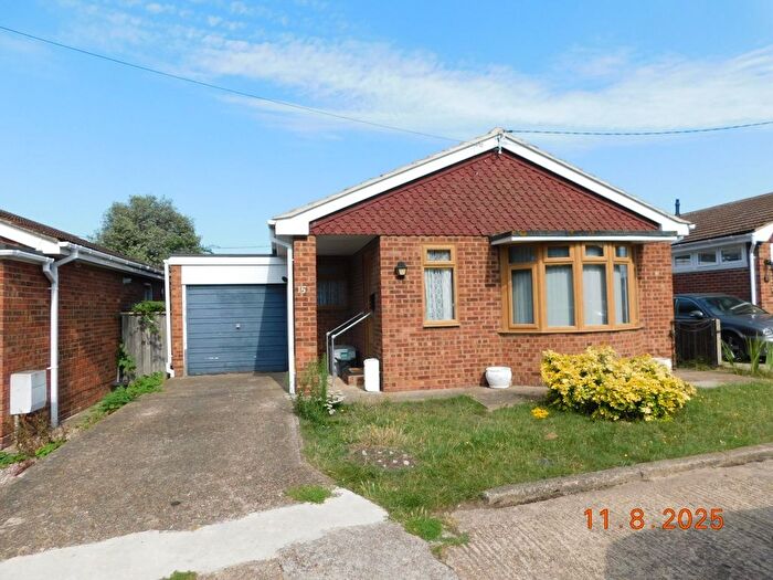 2 Bedroom Detached Bungalow To Rent In Woodville Road, Canvey Island, SS8