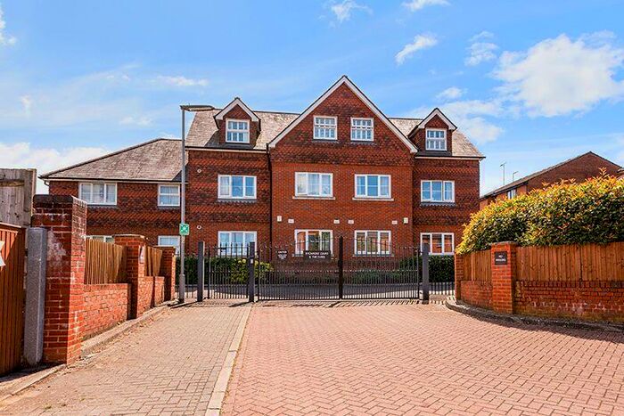 2 Bedroom Flat To Rent In Brook Road, Earlswood, Redhill, RH1