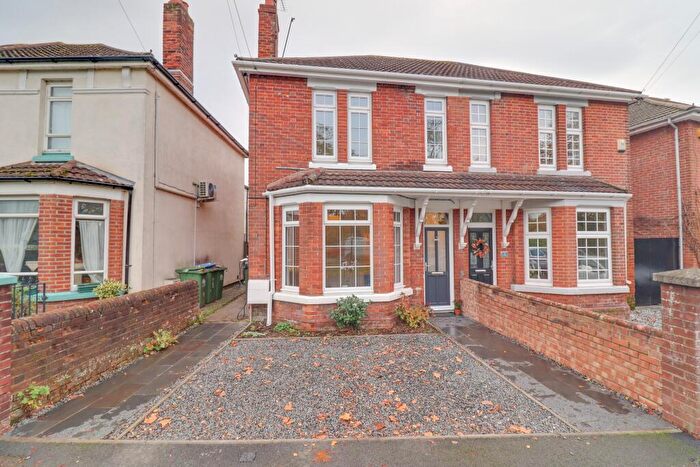 3 Bedroom Semi Detached House For Sale In Tranby Road, Woolston, SO19