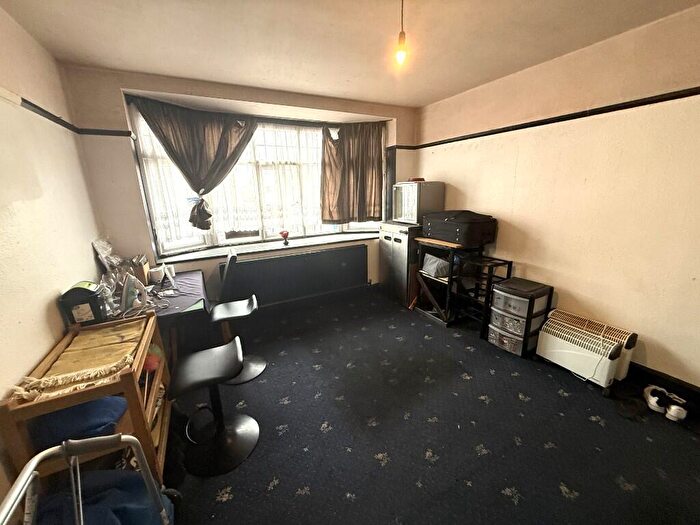 3 Bedroom Flat For Sale In Bargates, Christchurch, Dorset, BH23