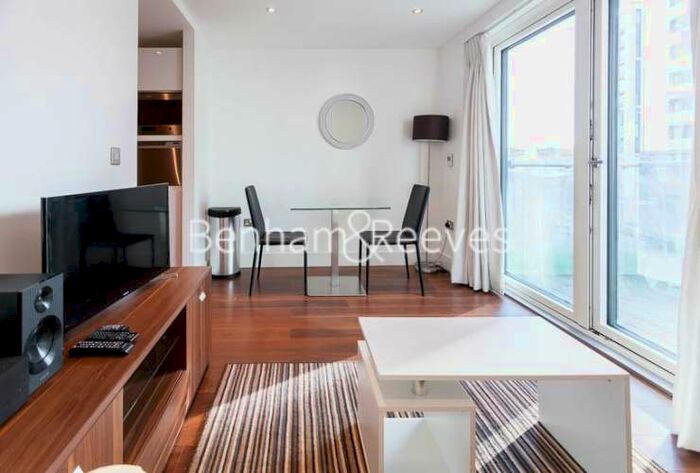 Flat To Rent In Lincoln Plaza, Canary Wharf, E14