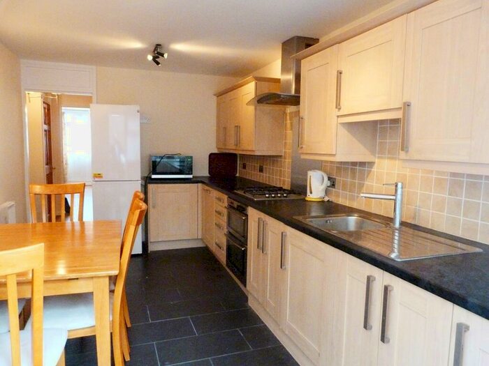 3 Bedroom Maisonette To Rent In Brunswick Road, Sutton, SM1