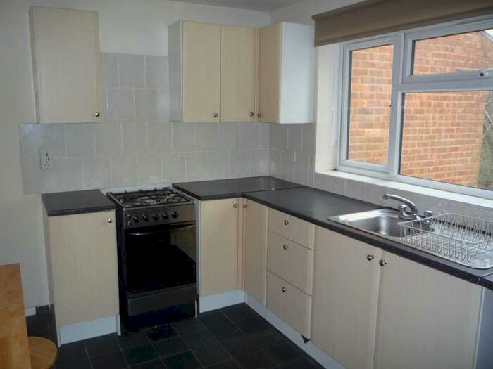 2 Bedroom Flat To Rent In Wollaston Close, Gillingham, ME8