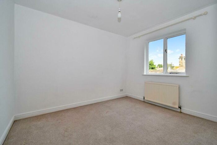 2 Bedroom Flat For Sale In Walkers Row, Yeadon, Leeds, LS19