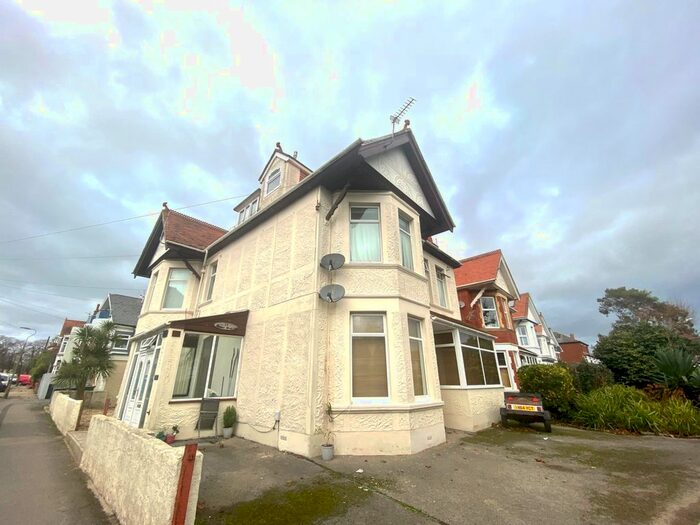 3 Bedroom Flat To Rent In Grand Avenue, Southbourne, Bournemouth, BH6