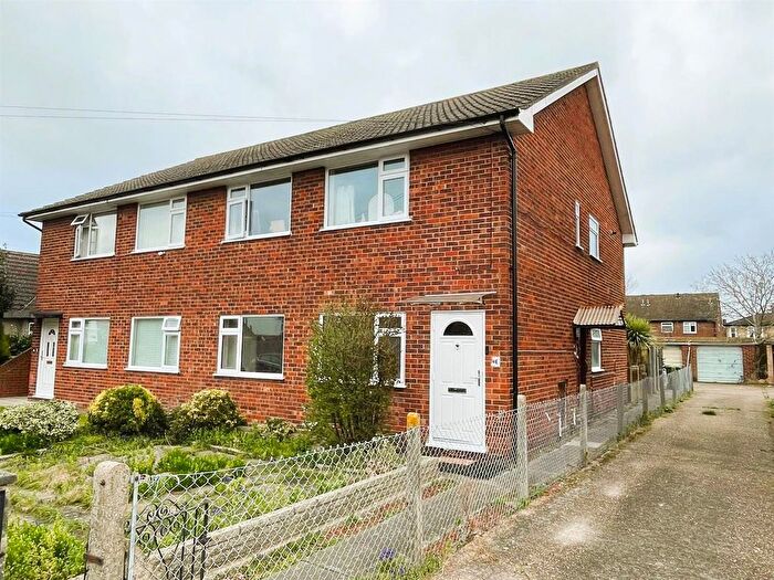 2 Bedroom Maisonette To Rent In Ashford Crescent, Ashford, TW15