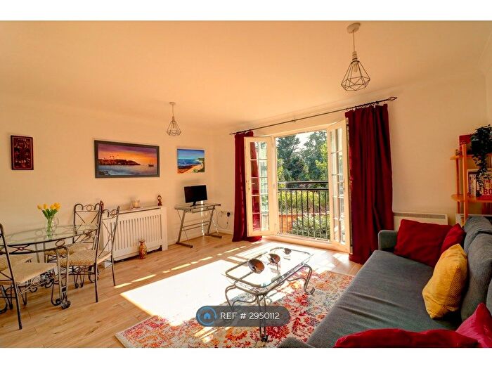 2 Bedroom Flat To Rent In Queensberry Place, London, E12