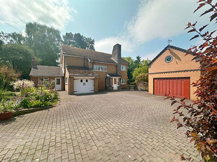 4 Bedroom Property For Sale In Springfield Drive, Wistaston, Cheshire, CW2