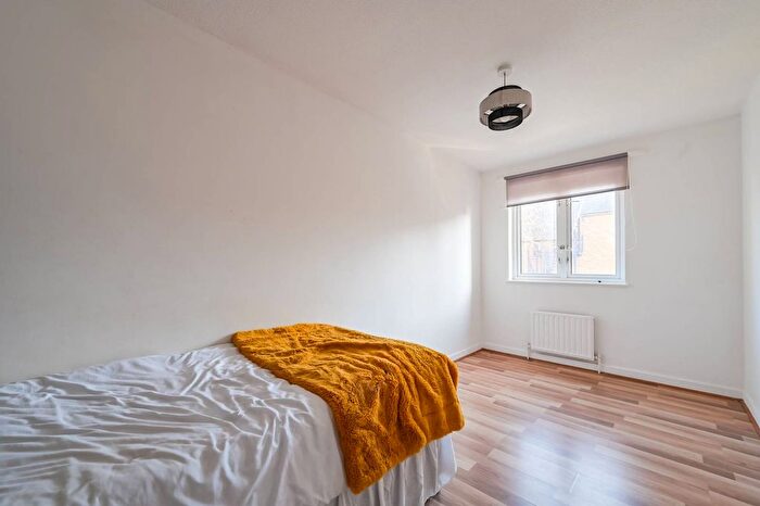 2 Bedroom Flat To Rent In Bow Road, Bow, London, E3