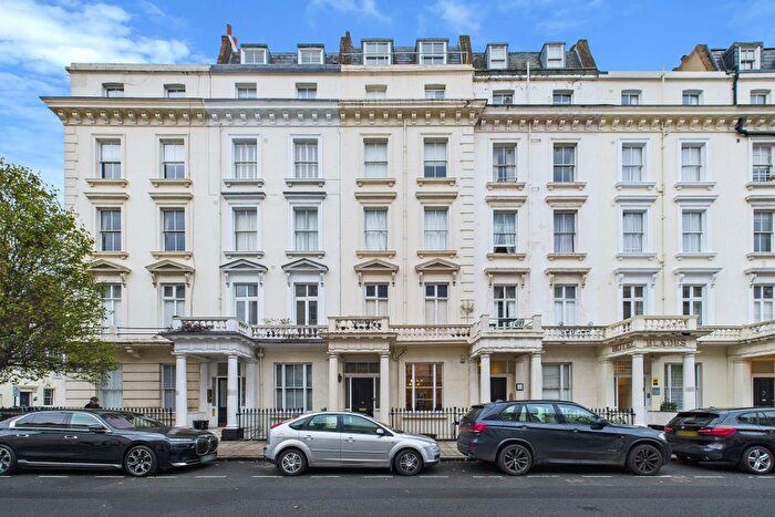 2 Bedroom Flat For Sale In Belgrave Road, Pimlico, London, SW1V