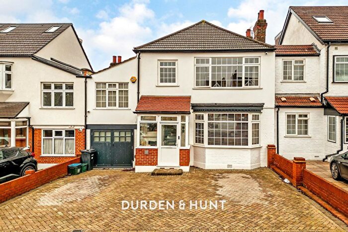 4 Bedroom Town House For Sale In Hermon Hill, South Woodford, E18