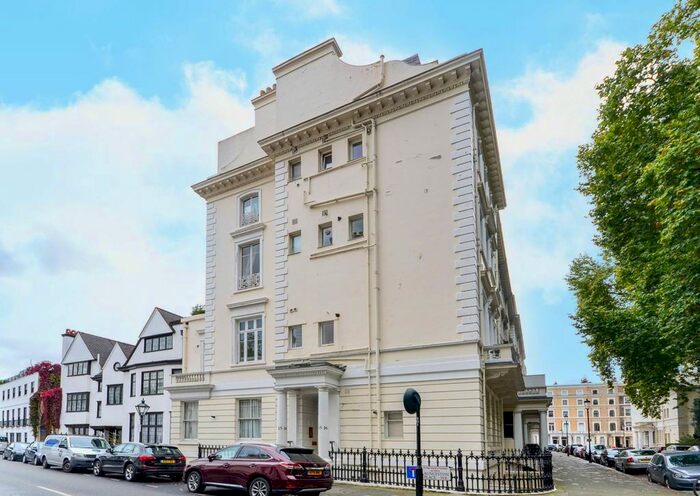 3 Bedroom Flat To Rent In Cornwall Gardens, South Kensington, London, SW7