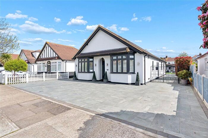 4 Bedroom Detached House For Sale In Haynes Road, Hornchurch, RM11