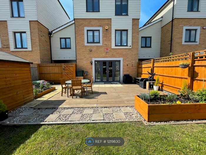 4 Bedroom Detached House To Rent In Belhouse Avenue, Aveley, South Ockendon, RM15