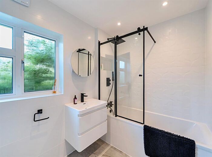 1 Bedroom Flat For Sale In Ilbert Street, London, W10