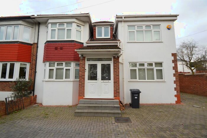 5 Bedroom Semi-Detached House To Rent In Roding Lane South, Ilford, IG4