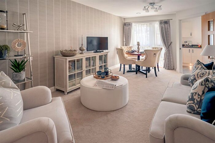 2 Bedroom Property For Sale In Reading Road, Henley-On-Thames - Oxfordshire, RG9