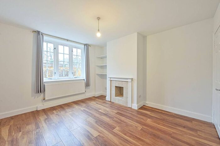2 Bedroom Flat For Sale In Waterloo Court, Wandsworth, London, SW18