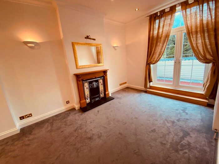 3 Bedroom Flat To Rent In Friern Park, London, N12
