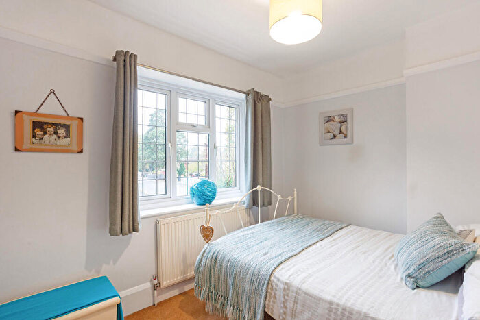 4 Bedroom Detached House For Sale In Avenue Road, Farnborough, GU14