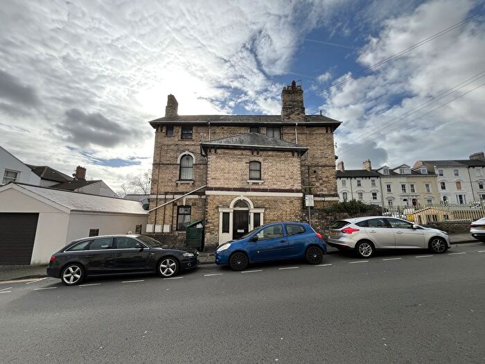 1 Bedroom Flat To Rent In The Grove, Clytha Square, Newport, NP20