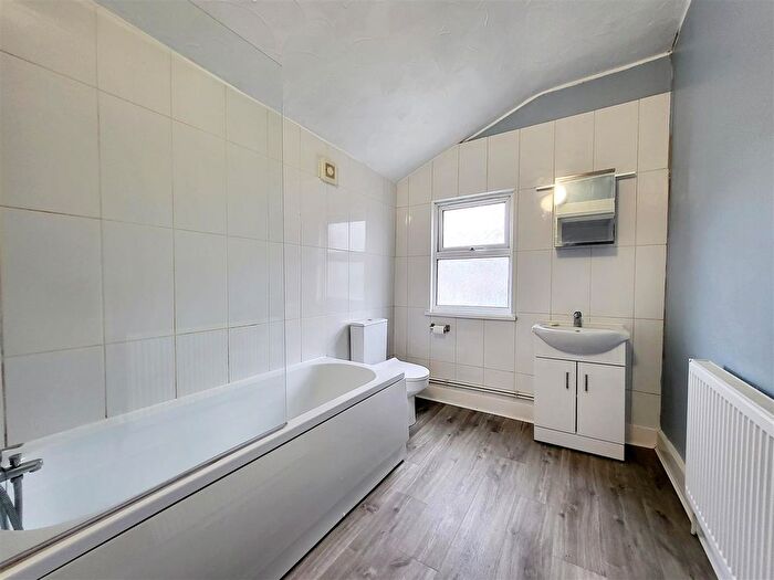 2 Bedroom End Of Terrace House To Rent In Catherine Street, Rochester, ME1
