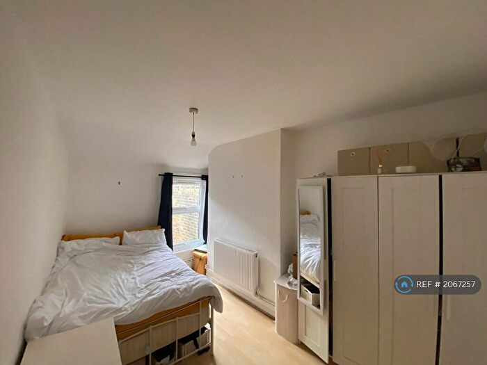 2 Bedroom Flat To Rent In The Grove, London, E15