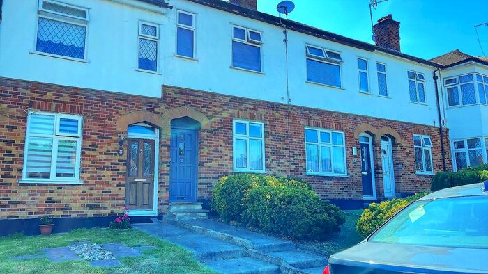 2 Bedroom Flat To Rent In Lodge Court, High Street, Hornchurch, RM12