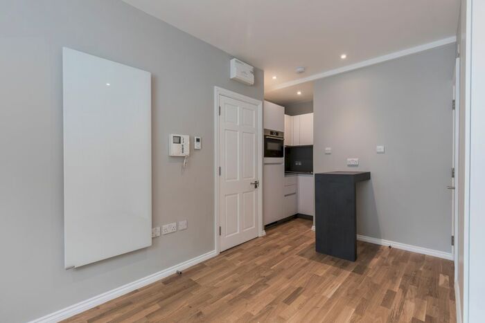 Studio To Rent In Blythe Road, London, W14